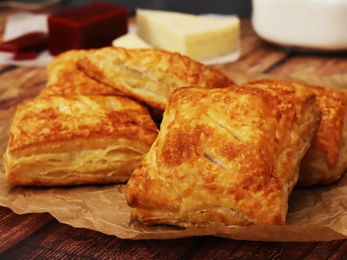 Pasteles Cubanos de Guayaba y Queso